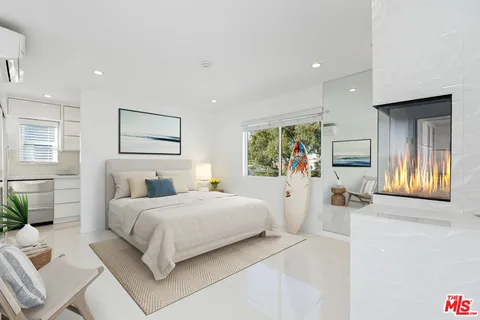$9,200,000 | 2419 Ocean Front Walk, Venice, CA 90291