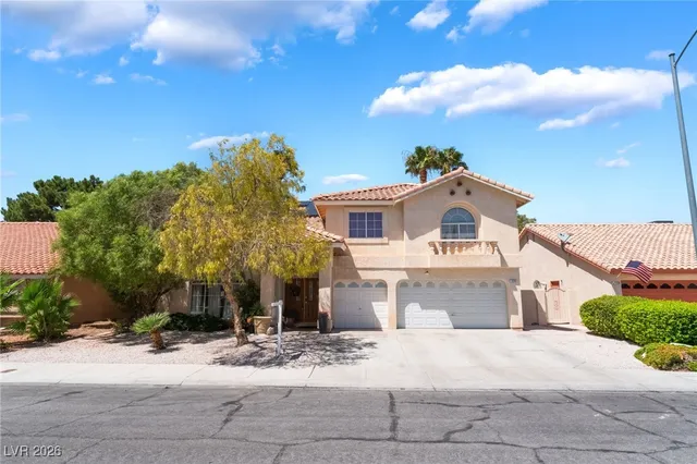 $699,999 | 7504 Heather Knoll Circle, Las Vegas, NV 89129