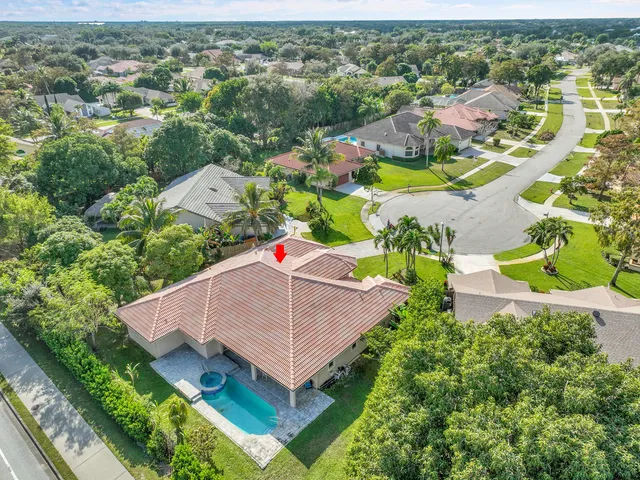 an aerial view of a house with yard swimming pool and outdoor seating