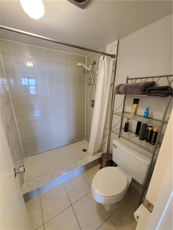 1401 North Riverside Drive, Unit 1503 Pompano Beach, FL 33062 - Photo 25 of 34 a bathroom with a sink and a mirror