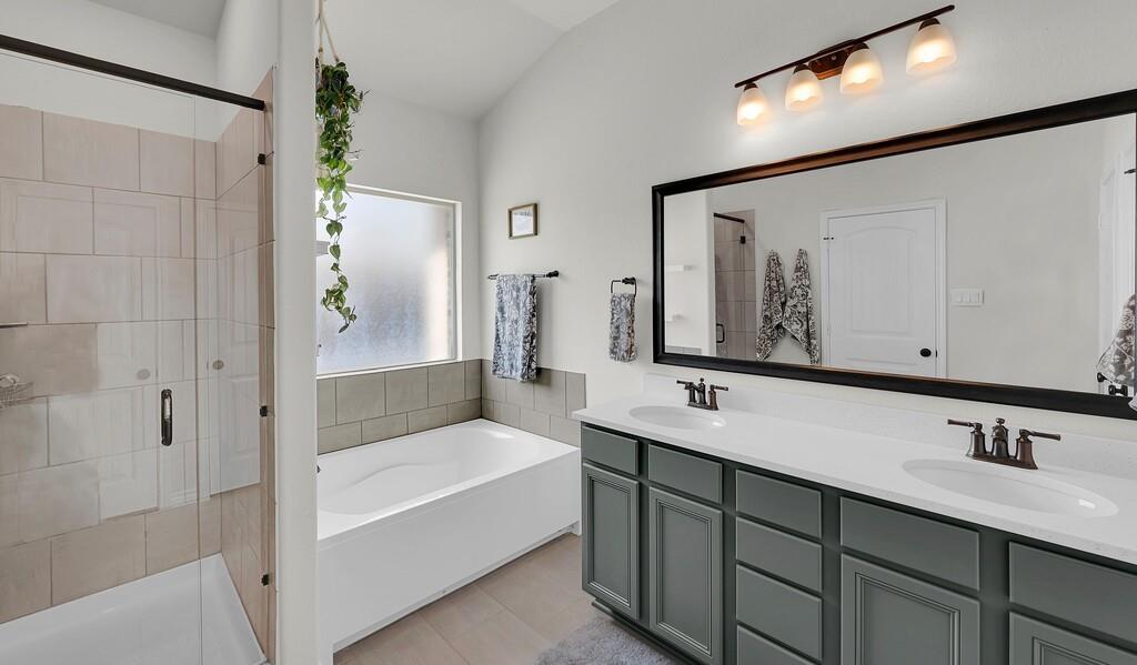 404 Calder Street Waco, TX 76712 - Photo 21 of 40 a bathroom with a tub sink and mirror