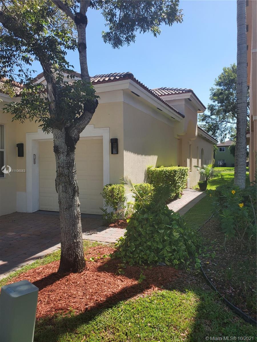 1073 Northeast 40th Road Homestead, FL 33033 - Photo 2 of 27 Gallery Image 2