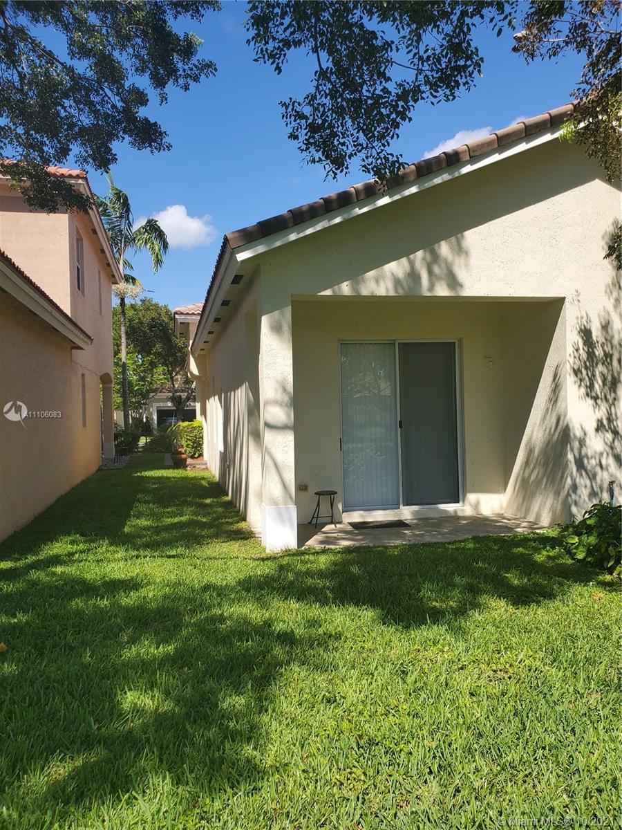 1073 Northeast 40th Road Homestead, FL 33033 - Photo 11 of 27 Gallery Image 11