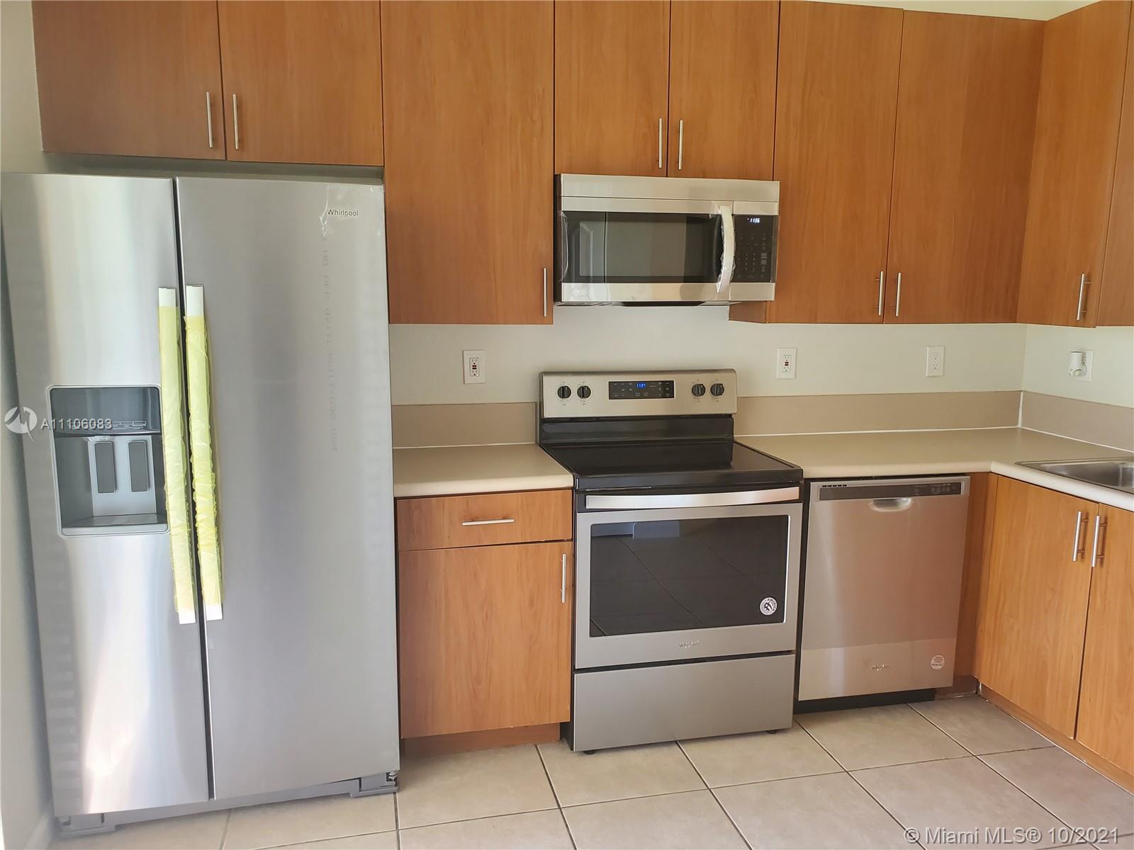 1073 Northeast 40th Road Homestead, FL 33033 - Photo 13 of 27 Gallery Image 13
