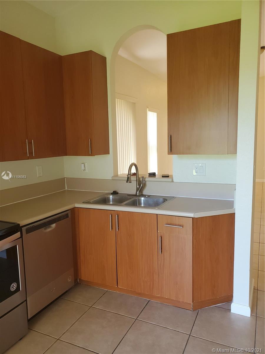 1073 Northeast 40th Road Homestead, FL 33033 - Photo 14 of 27 Gallery Image 14