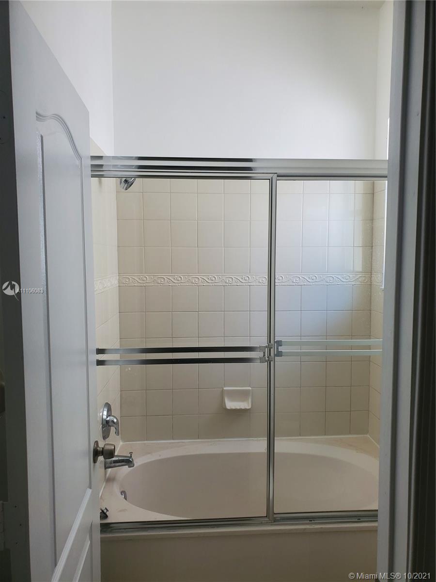1073 Northeast 40th Road Homestead, FL 33033 - Photo 16 of 27 Gallery Image 16