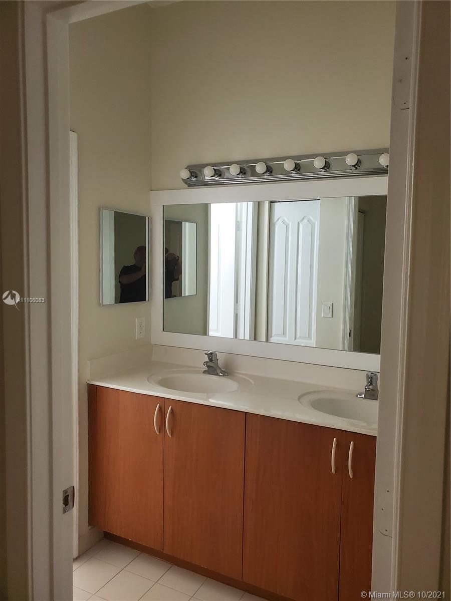 1073 Northeast 40th Road Homestead, FL 33033 - Photo 17 of 27 Gallery Image 17