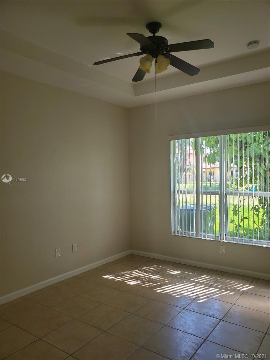 1073 Northeast 40th Road Homestead, FL 33033 - Photo 18 of 27 Gallery Image 18