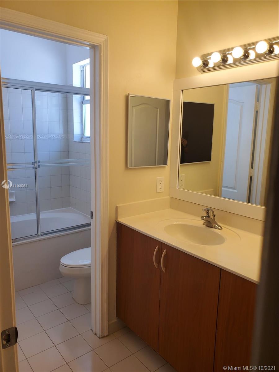1073 Northeast 40th Road Homestead, FL 33033 - Photo 19 of 27 Gallery Image 19