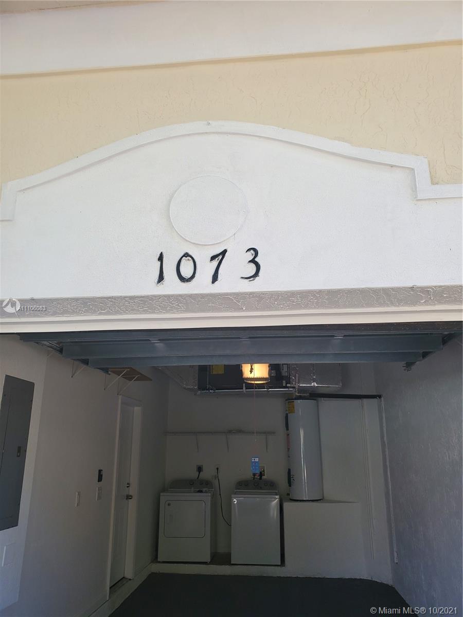 1073 Northeast 40th Road Homestead, FL 33033 - Photo 5 of 27 Gallery Image 5