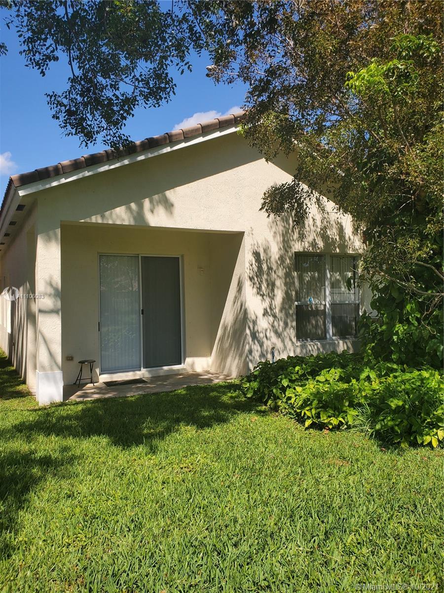 1073 Northeast 40th Road Homestead, FL 33033 - Photo 8 of 27 Gallery Image 8
