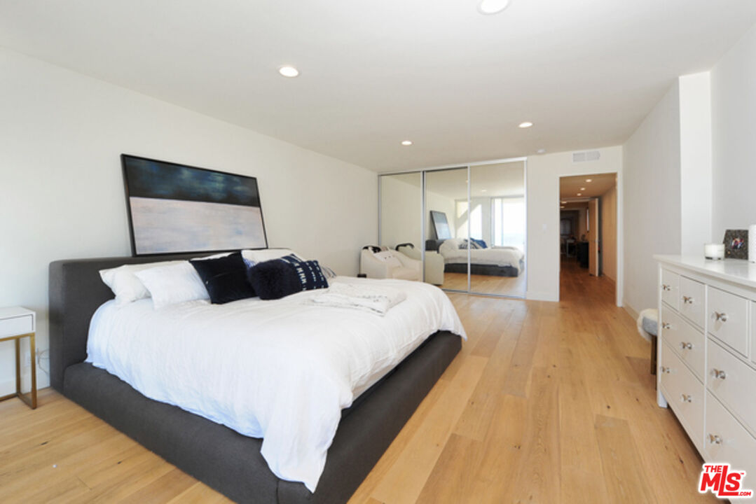 4 Lighthouse Street, Unit 5 Marina del Rey, CA 90292 - Photo 16 of 25 a bed room with a bed and a large mirror