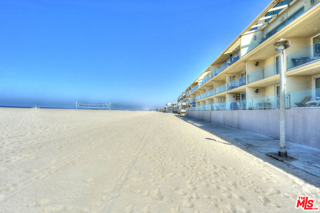 4 Lighthouse Street, Unit 5 Marina del Rey, CA 90292 - Photo 23 of 25 a view of an ocean with a building