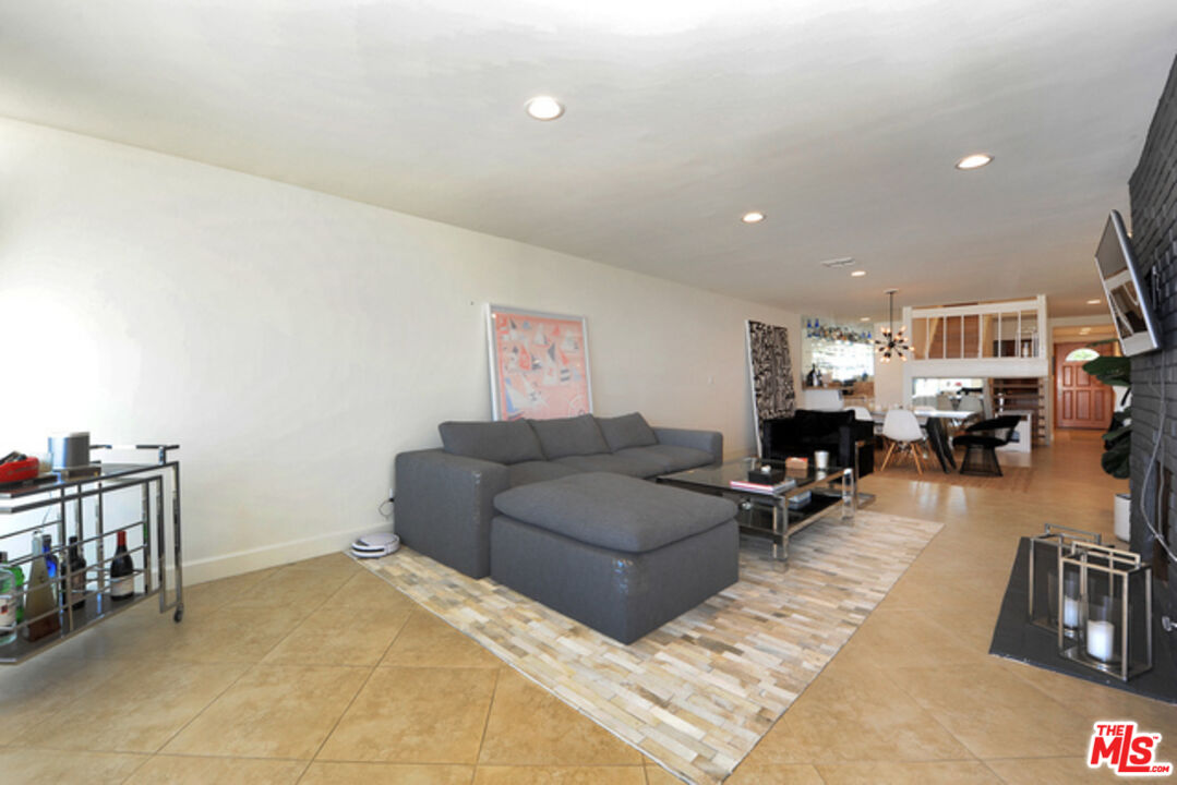 4 Lighthouse Street, Unit 5 Marina del Rey, CA 90292 - Photo 5 of 25 a living room with furniture and a table