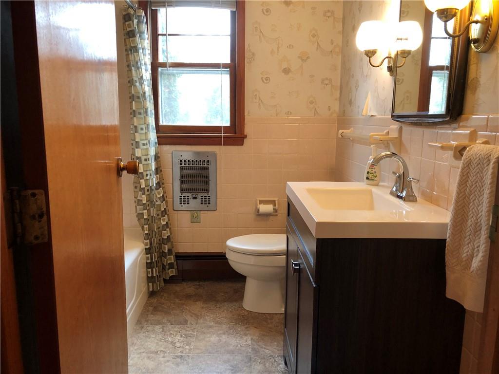 1096 Silver Lane McKees Rocks, PA 15136 - Photo 7 of 18