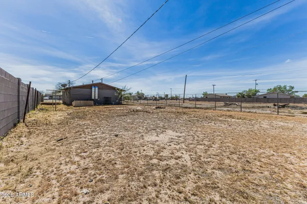 a view of a yard