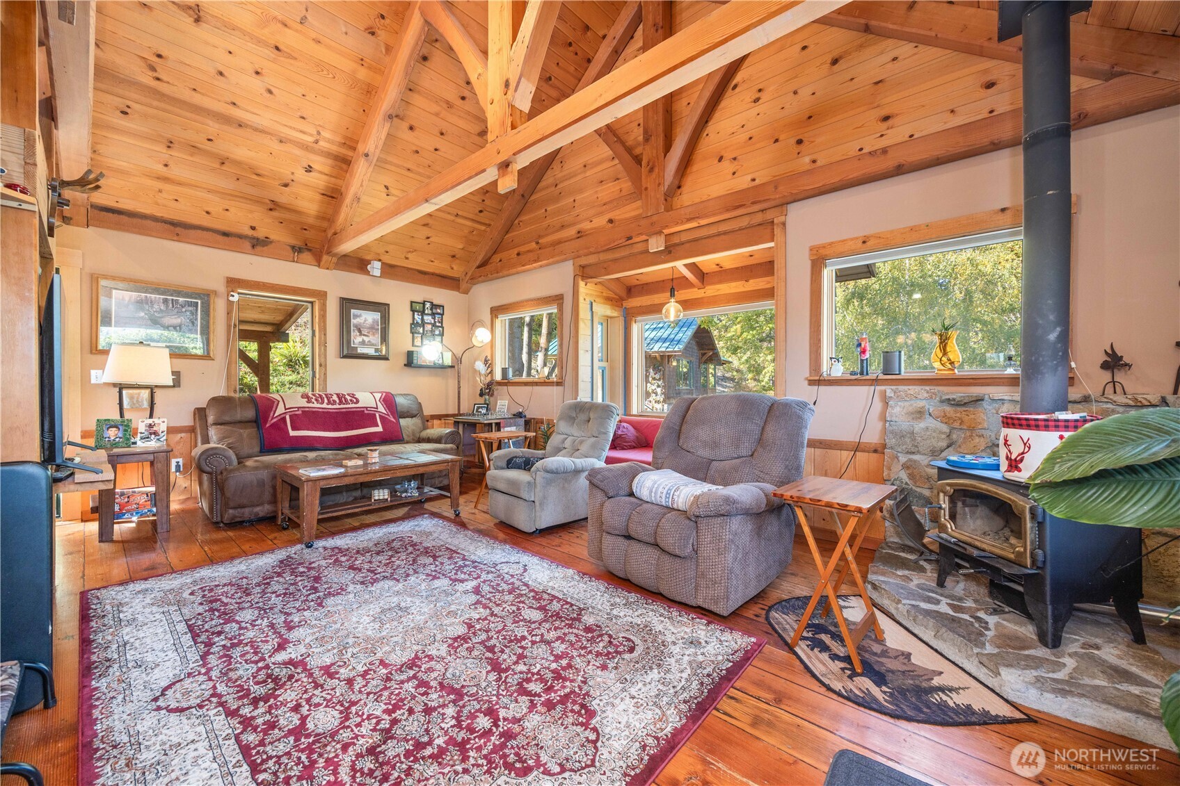 16495 South Lakeshore Road Chelan, WA 98816 - Photo 9 of 40 a living room with furniture a rug and a large window