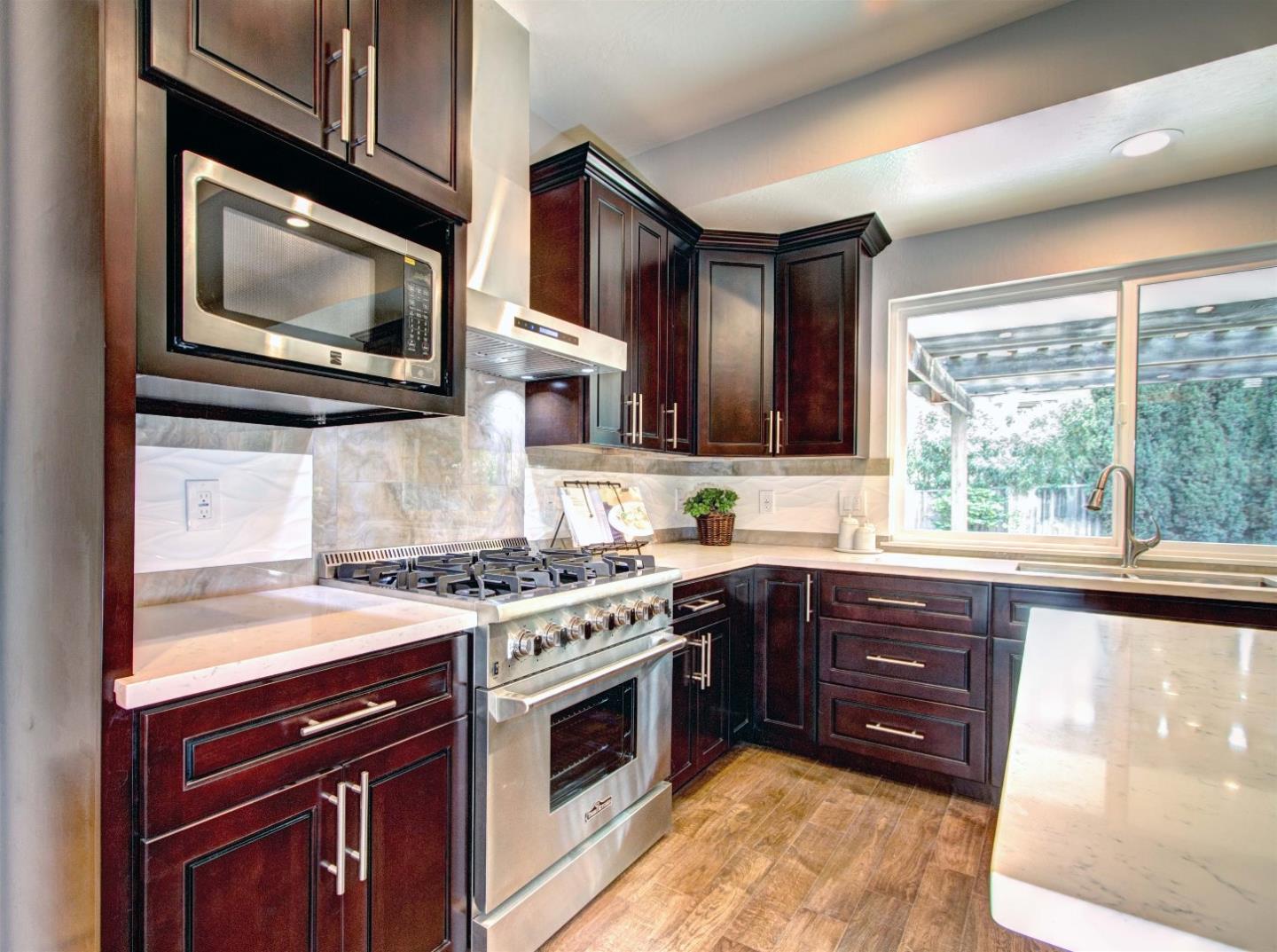 20560 Leonard Road Saratoga, CA 95070 - Photo 10 of 22 Gallery Image 10