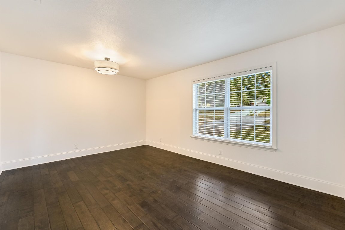 8806 El Rey Boulevard Austin, TX 78737 - Photo 11 of 35 Front dining room