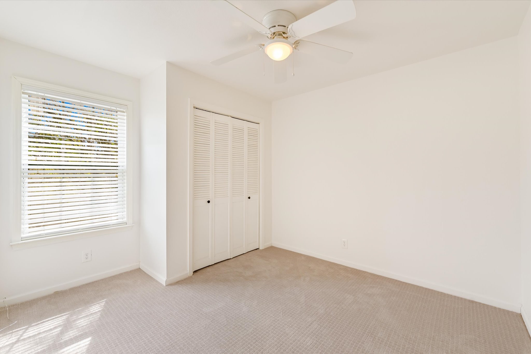8806 El Rey Boulevard Austin, TX 78737 - Photo 16 of 38 an empty room with a window and a ceiling fan