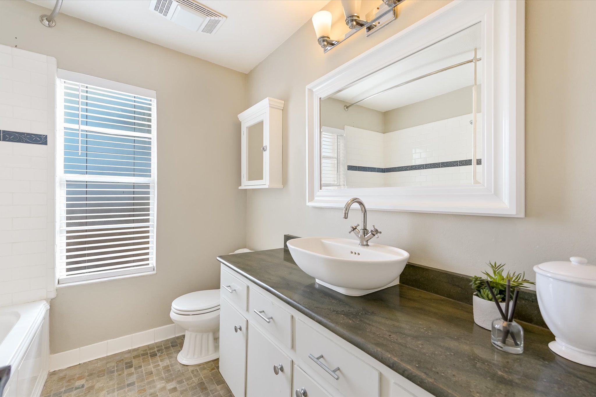 8806 El Rey Boulevard Austin, TX 78737 - Photo 17 of 38 a bathroom with a toilet a sink and mirror