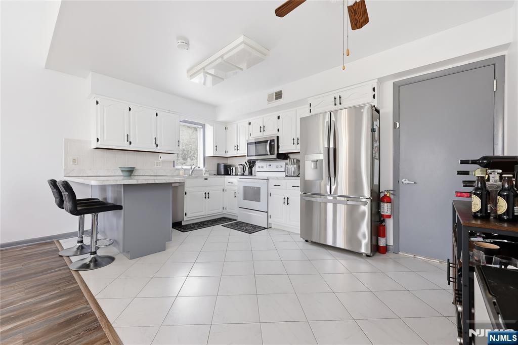 52 Adams Terrace Clifton, NJ 07013 - Photo 11 of 40