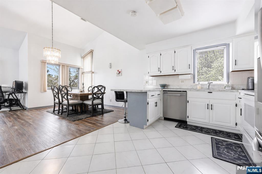 52 Adams Terrace Clifton, NJ 07013 - Photo 13 of 40