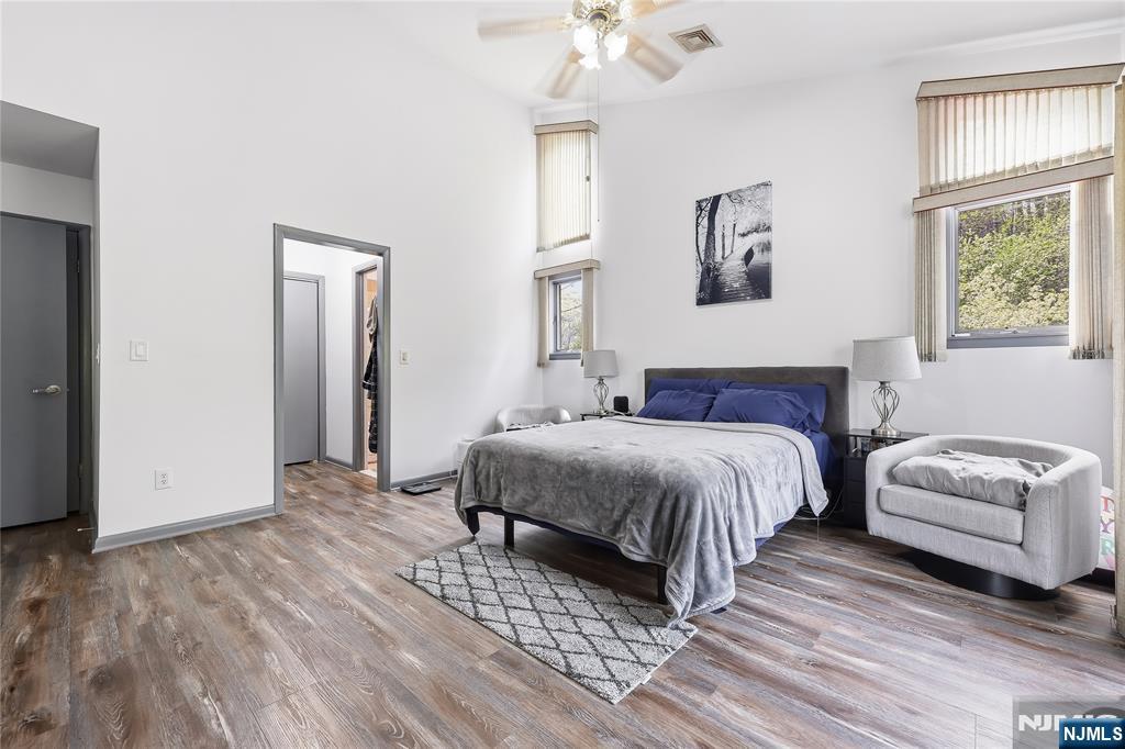52 Adams Terrace Clifton, NJ 07013 - Photo 15 of 40