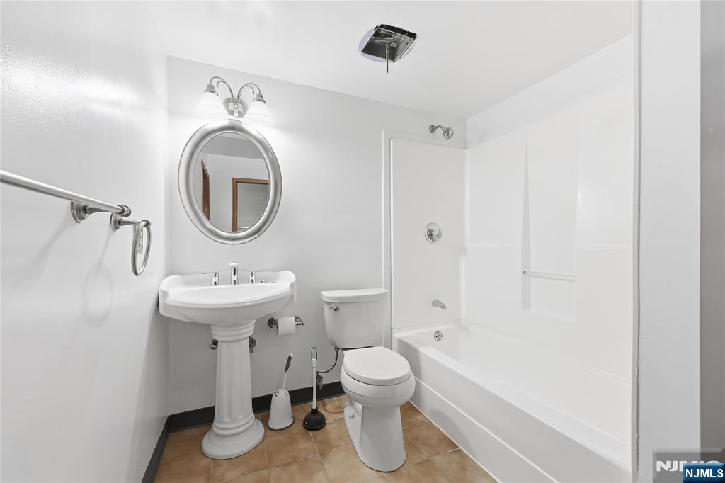 52 Adams Terrace Clifton, NJ 07013 - Photo 34 of 40