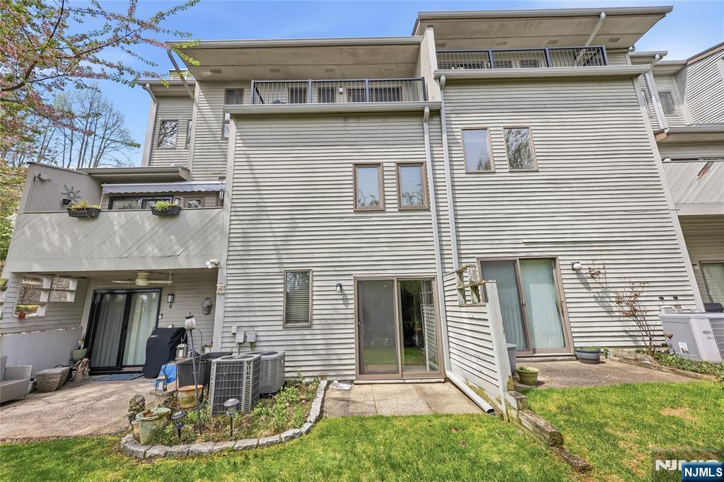 52 Adams Terrace Clifton, NJ 07013 - Photo 36 of 40