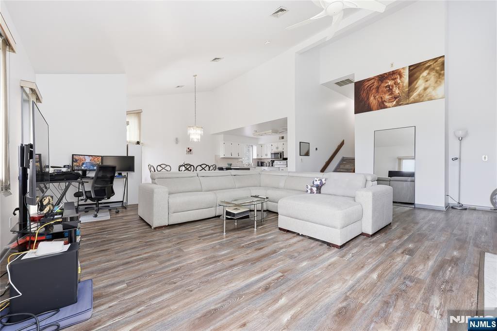 52 Adams Terrace Clifton, NJ 07013 - Photo 4 of 40