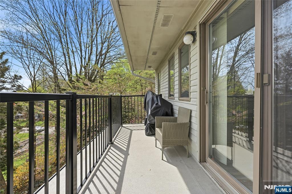 52 Adams Terrace Clifton, NJ 07013 - Photo 6 of 40