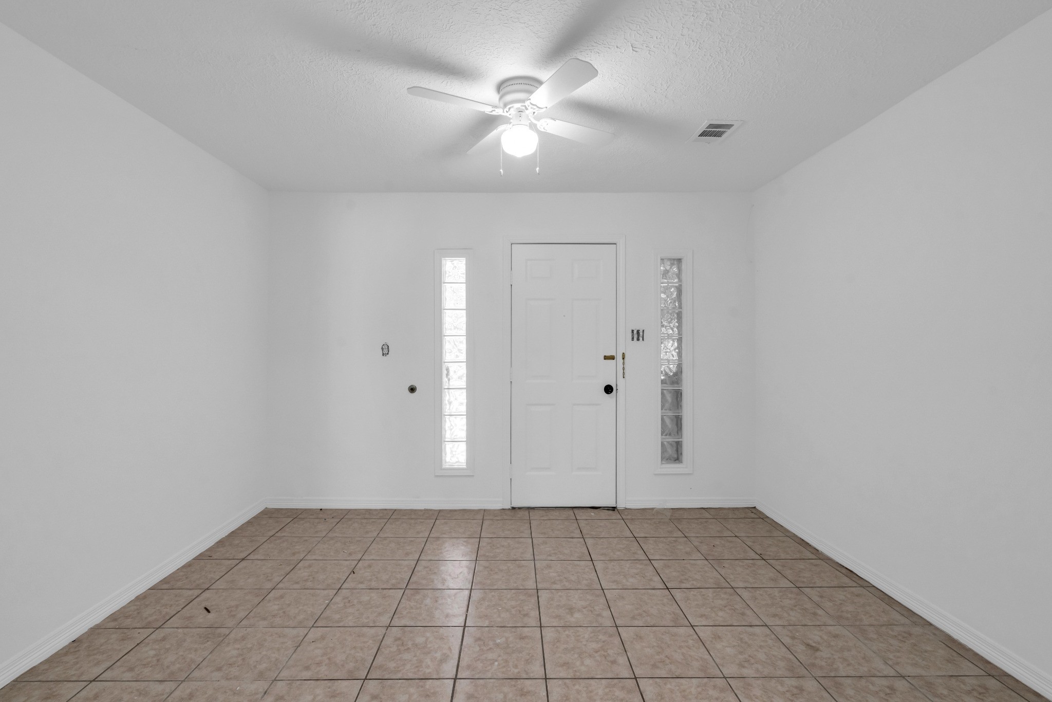3922 Simsbrook Drive Houston, TX 77045 - Photo 14 of 32 This Flex room can double as a Family Room or 3rd Bedroom!