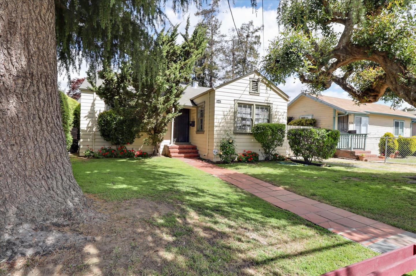 420 Sunset Boulevard Hayward, CA 94541 - Photo 2 of 51 a front view of a house with a garden