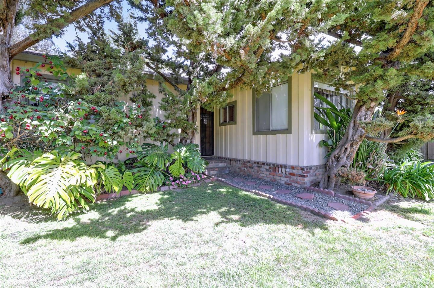 420 Sunset Boulevard Hayward, CA 94541 - Photo 35 of 51 a backyard of a house with lots of green space