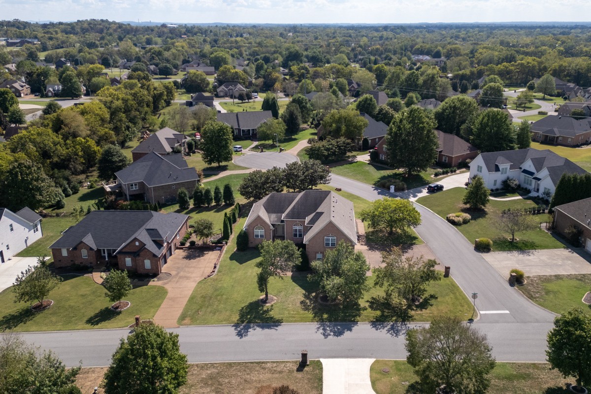 105 Robin Point Gallatin, TN 37066 - Photo 4 of 59 an aerial view of a house with a garden