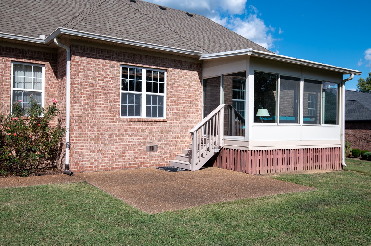 105 Robin Point Gallatin, TN 37066 - Photo 50 of 59 a front view of a house with a yard