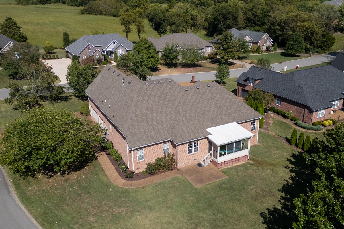 105 Robin Point Gallatin, TN 37066 - Photo 54 of 59 an aerial view of a house having yard