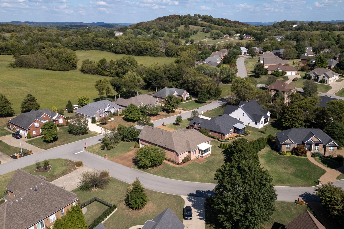 105 Robin Point Gallatin, TN 37066 - Photo 58 of 59 an aerial view of a house with a garden