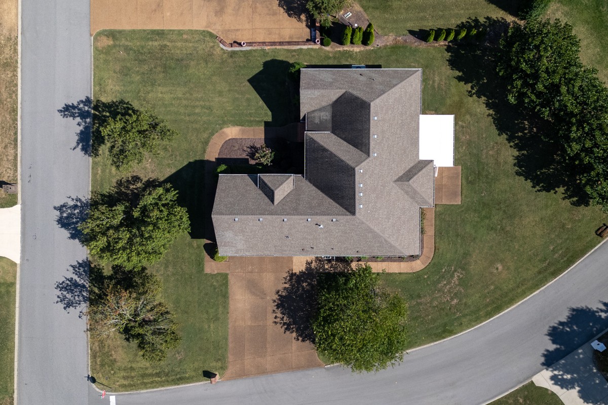 105 Robin Point Gallatin, TN 37066 - Photo 59 of 59 an aerial view of a house with a yard