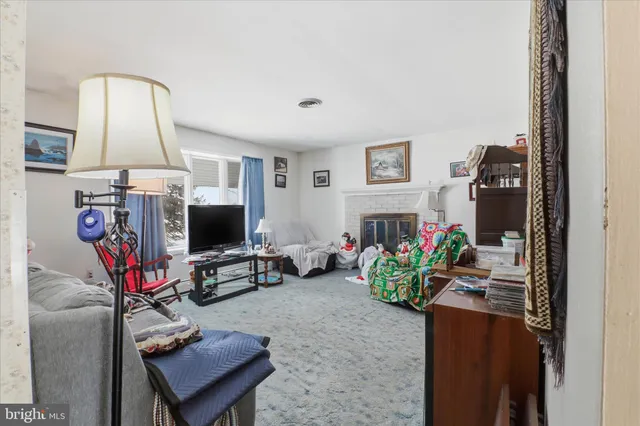 $300,000 | 11 Hillymede Drive, Hummelstown, PA 17036