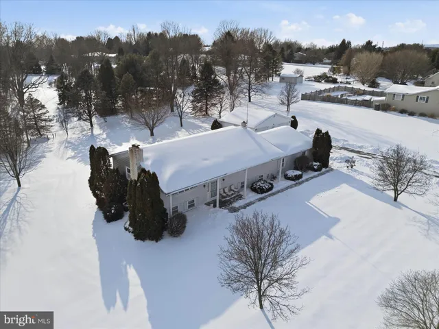 $300,000 | 11 Hillymede Drive, Hummelstown, PA 17036