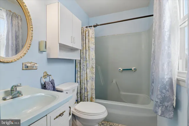 $300,000 | 11 Hillymede Drive, Hummelstown, PA 17036