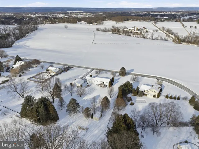 $300,000 | 11 Hillymede Drive, Hummelstown, PA 17036