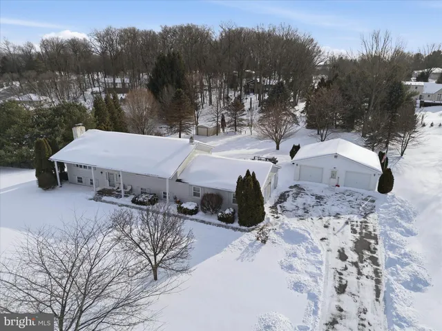 $300,000 | 11 Hillymede Drive, Hummelstown, PA 17036