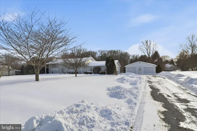 $300,000 | 11 Hillymede Drive, Hummelstown, PA 17036