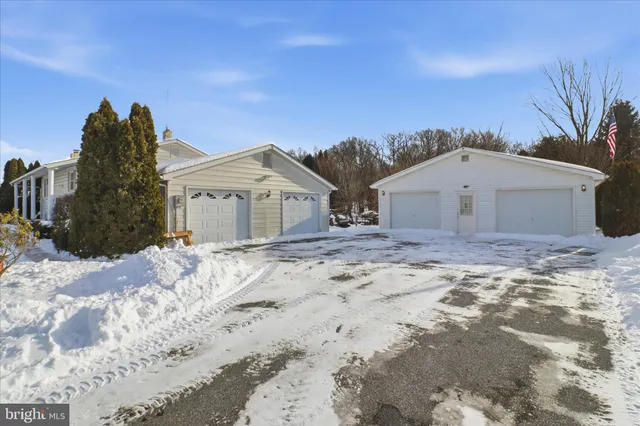 $300,000 | 11 Hillymede Drive, Hummelstown, PA 17036