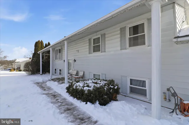 $300,000 | 11 Hillymede Drive, Hummelstown, PA 17036