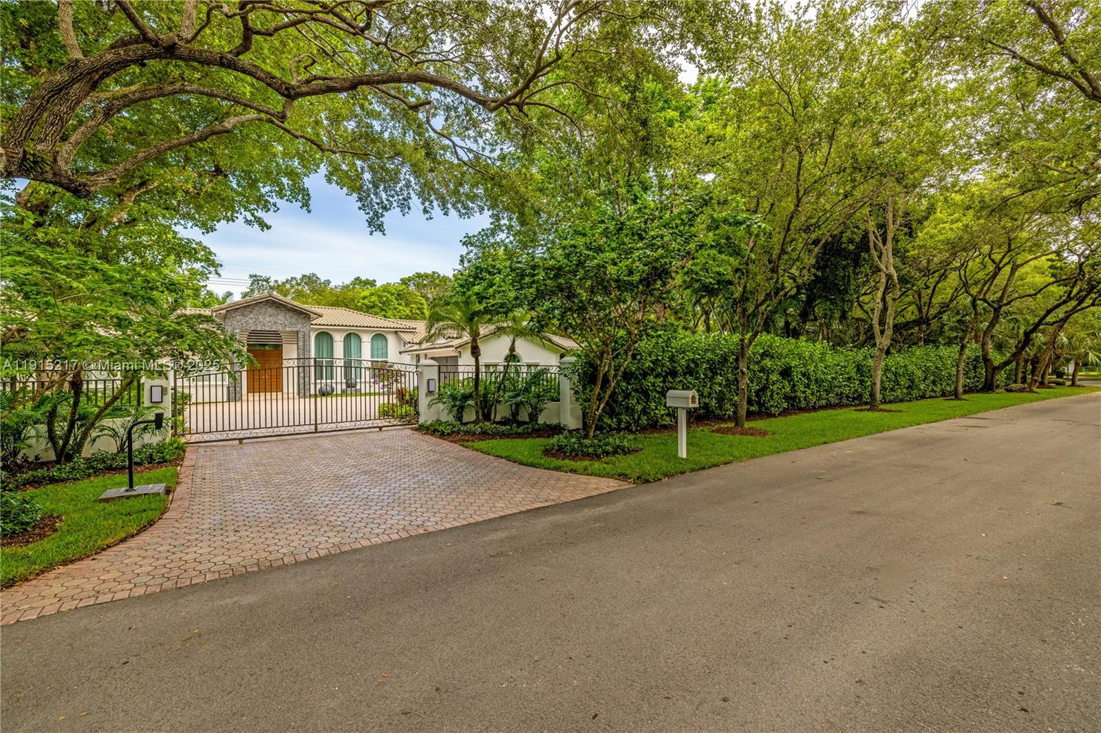 8941 Southwest 65th Court, Unit 8941 Pinecrest, FL 33156 - Photo 73 of 85