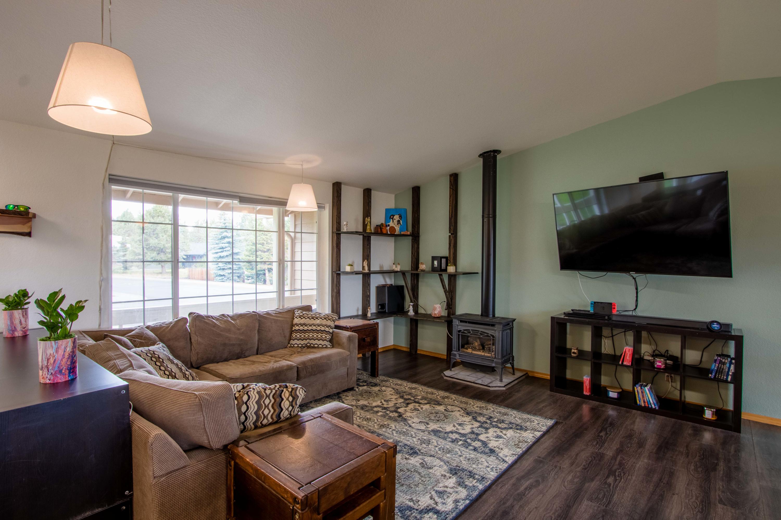 2880 Northeast Baroness Place Bend, OR 97701 - Photo 5 of 24 Main Room